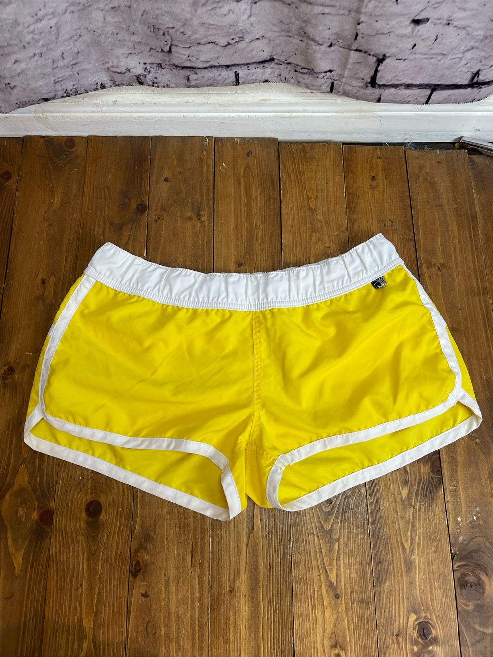 Body glove Womens size large yellow and white board shorts